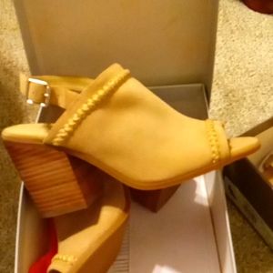 Women Dressy Sandal. Can wear with jeans or casual wear.